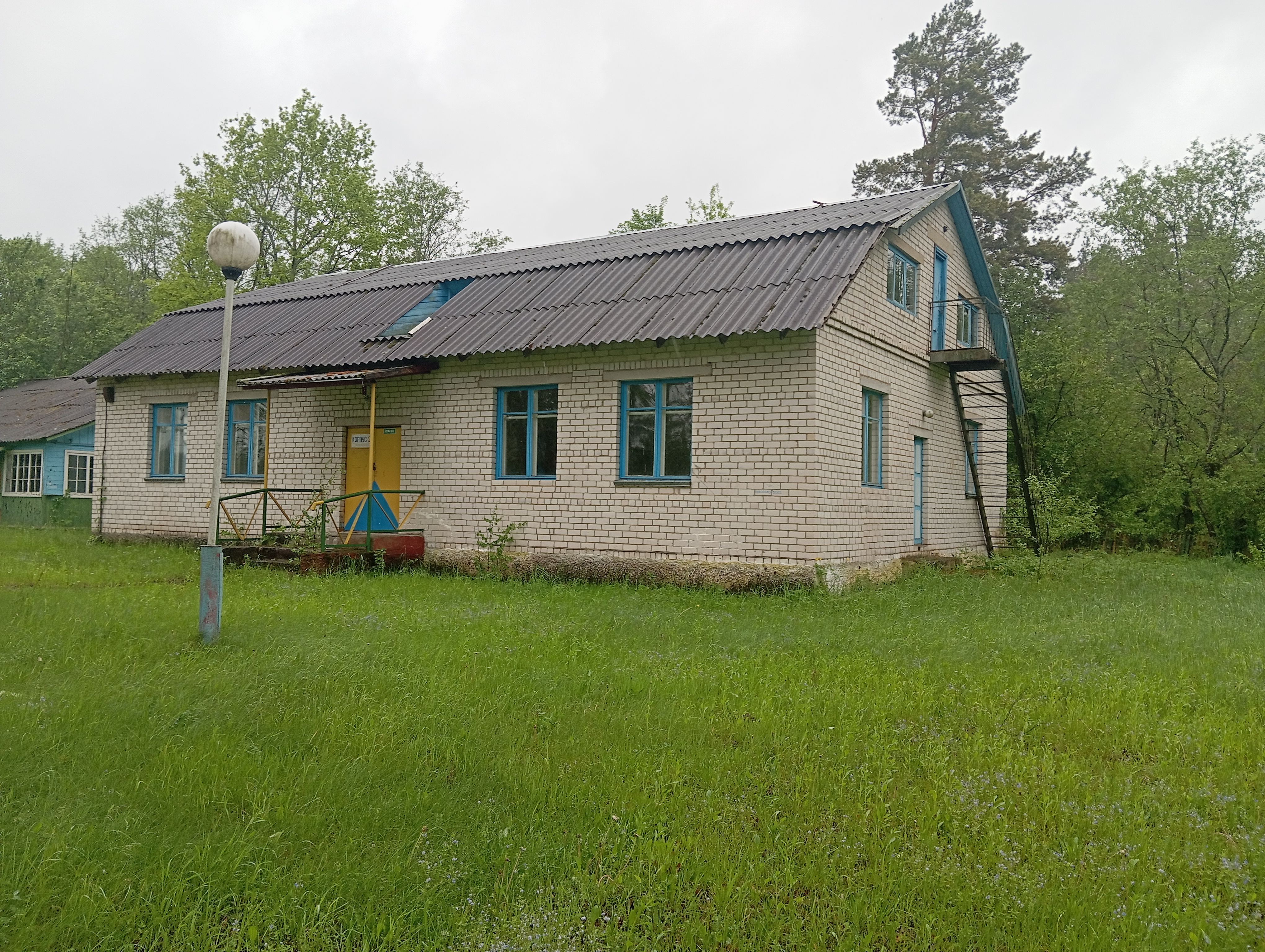 Создание глэмпинга "Боровцы" на базе бывшего оздоровительного лагеря "Орленок"