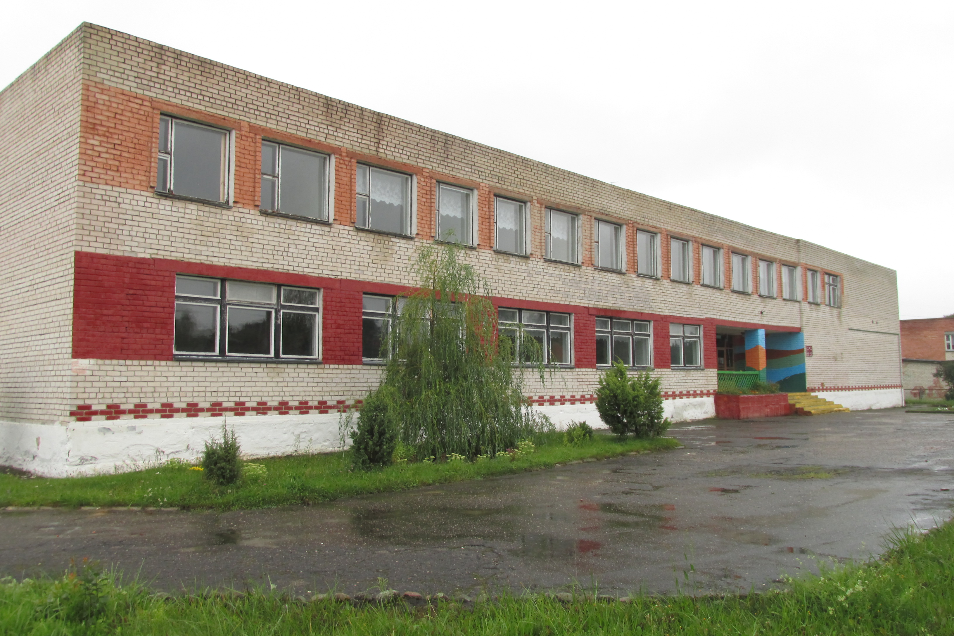 Здания школы в д. Косари_1
