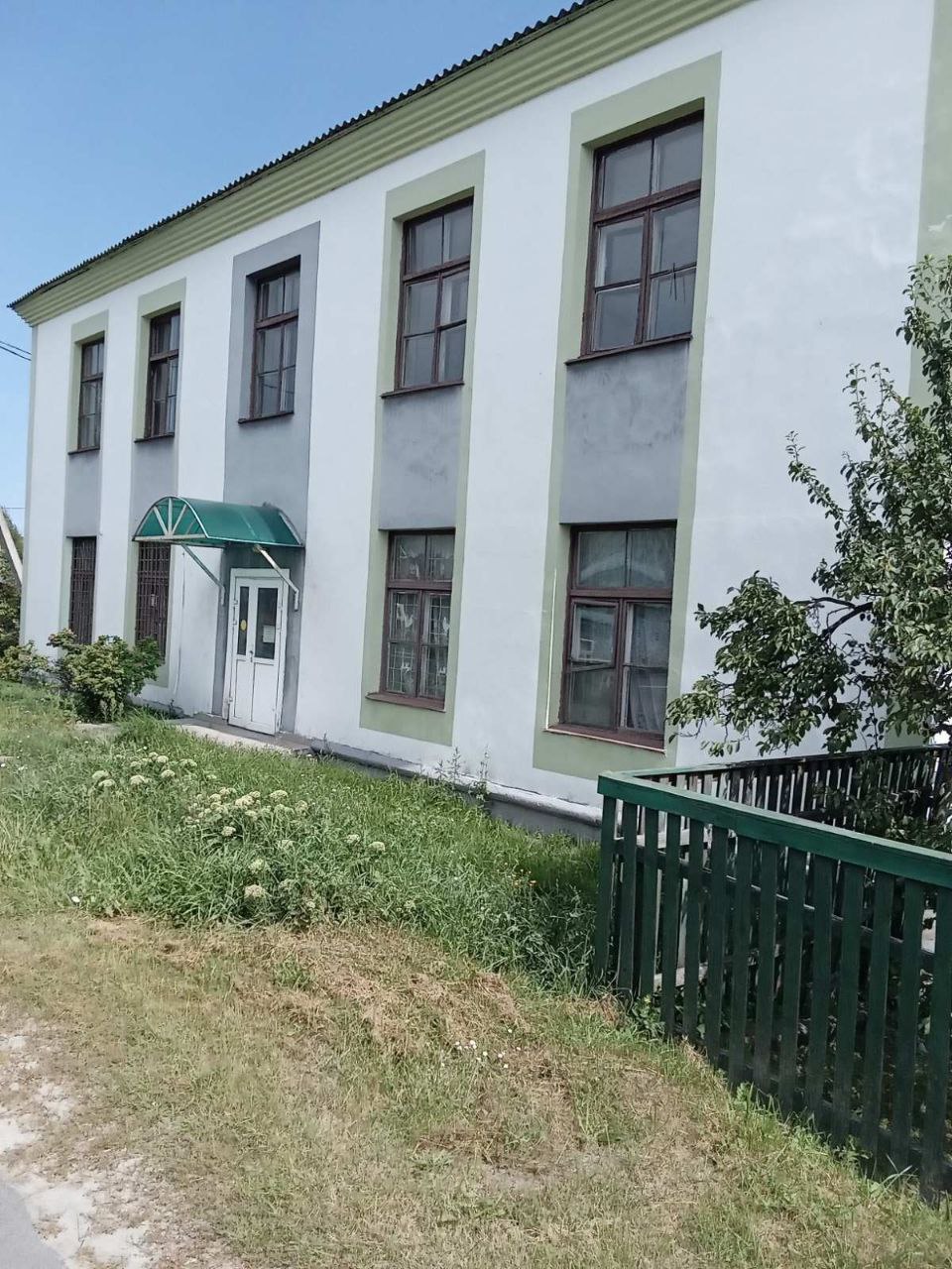 Здание дома быта