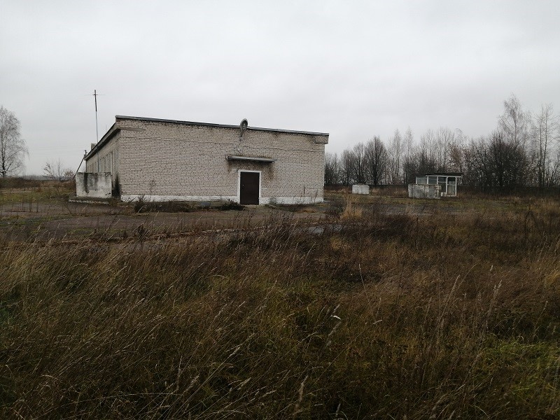Одноэтажное кирпичное здание загородного участка святи МТТС