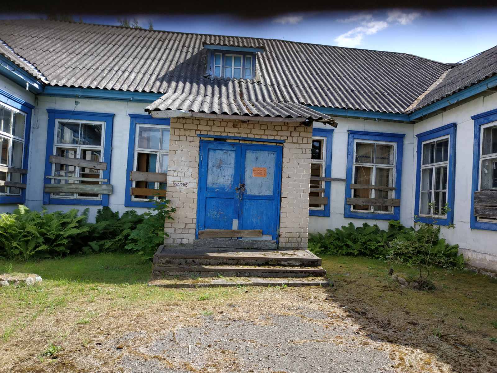 Unused buildings of Karasinskaya Elementary School