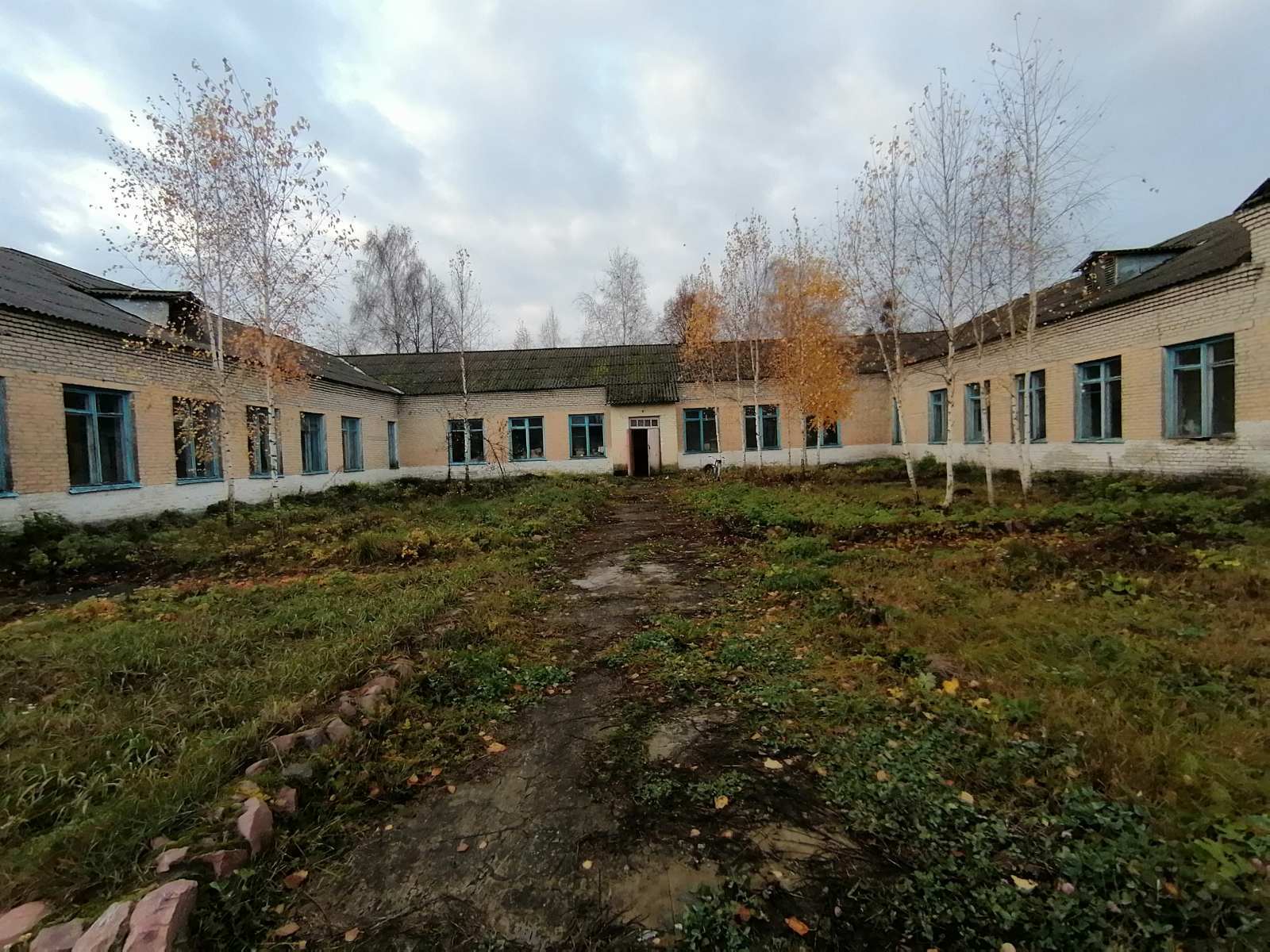 Здание школы д. Хильчицы