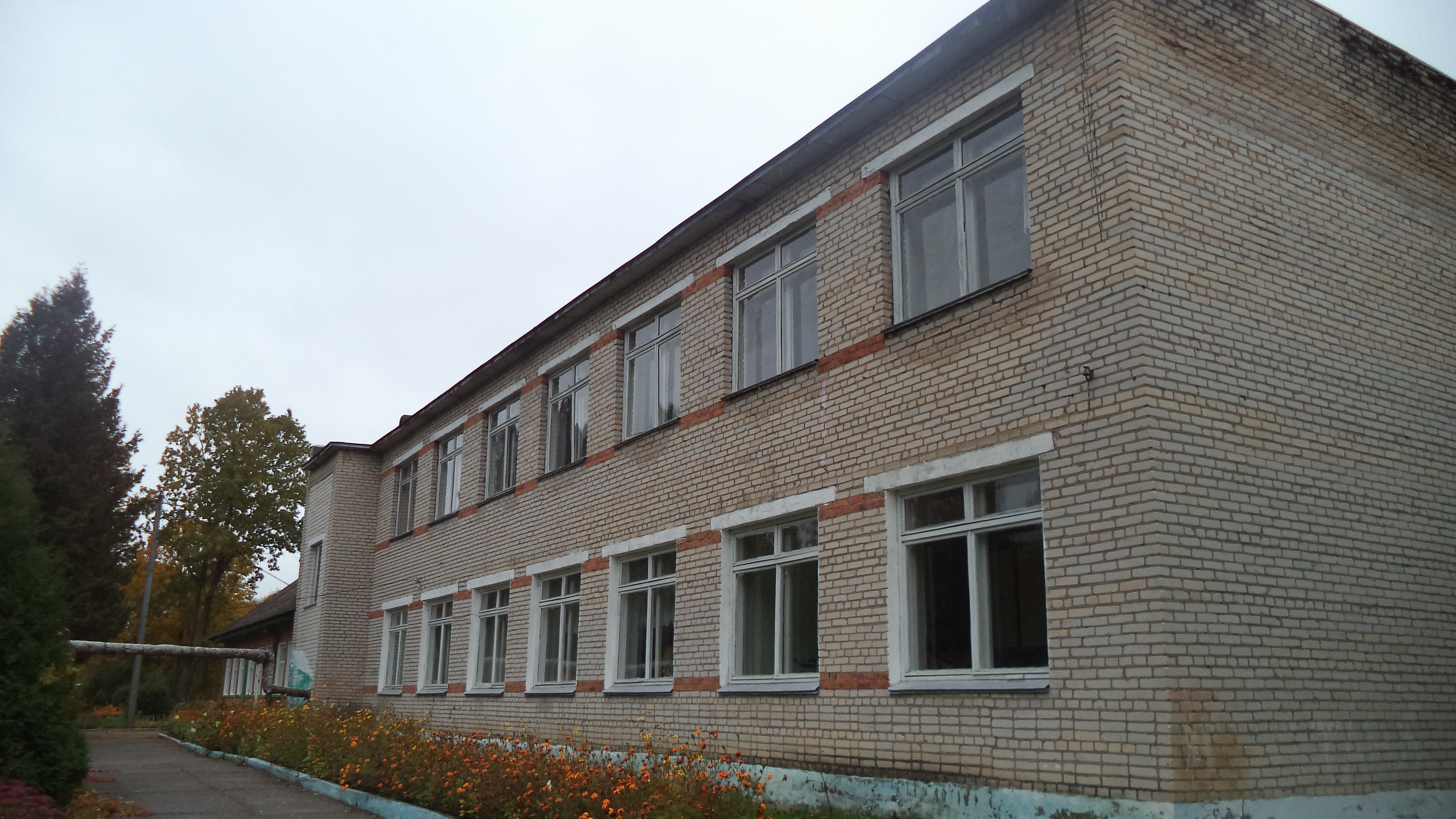 Здания школы в д. Двор Плино_2