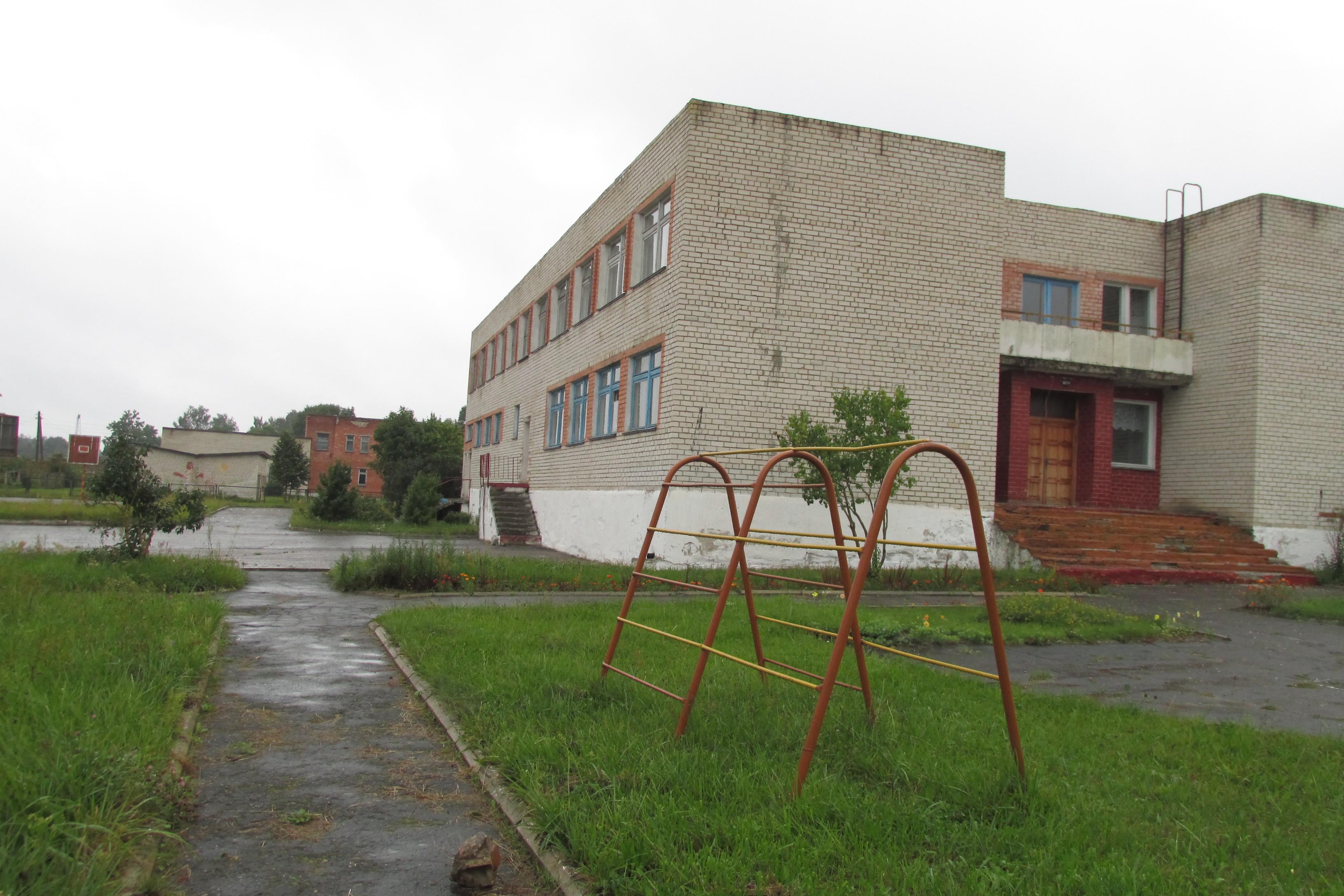 Здания школы в д. Косари_2