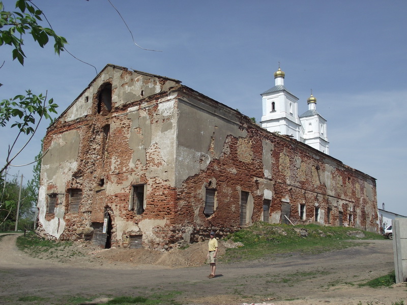 Здание бывшего монастыря кармелитов с подвалом в г.Глубокое_1