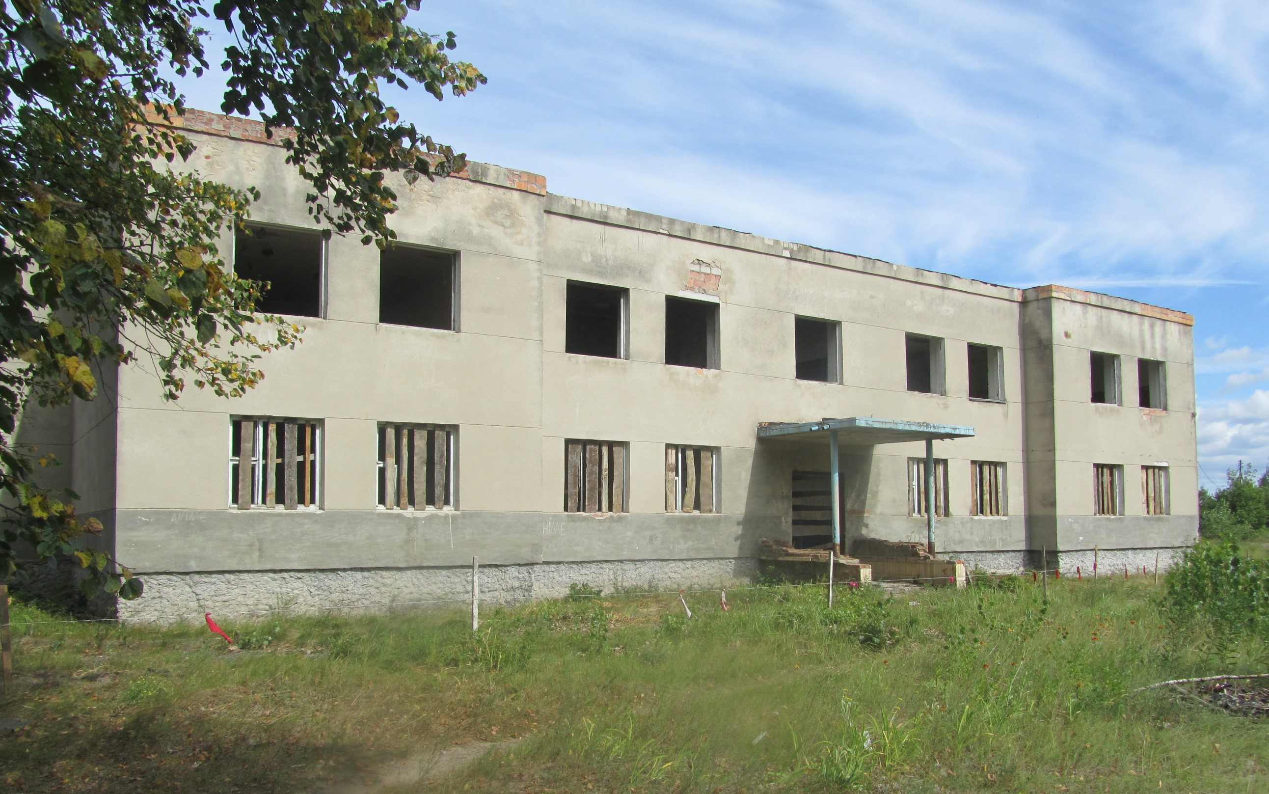 School building, Smychek village